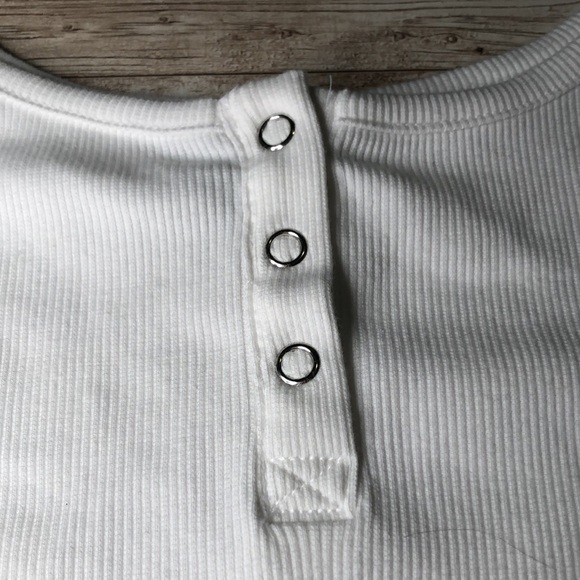 "Forever 21" white ctn-spdx rib knit, 3 snap henley, cropped tank top- jr size L - Picture 10 of 11